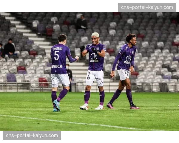 里昂1-0小胜图卢兹，拉卡泽特点射，保留微弱欧战希望